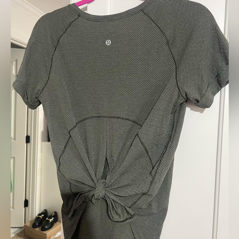 Lululemon workout top